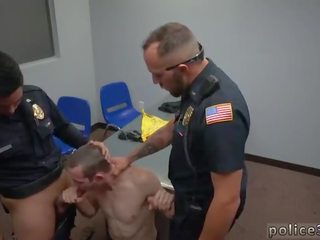 Pieprzony policja oficer pokaz gej pierwszy czas