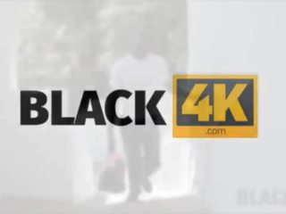 Black4k. svart repairman kan satisfy seksuell behov av hvit kvinne